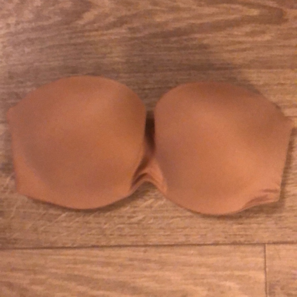Victoria’s Secret Body by Victoria strapless bra